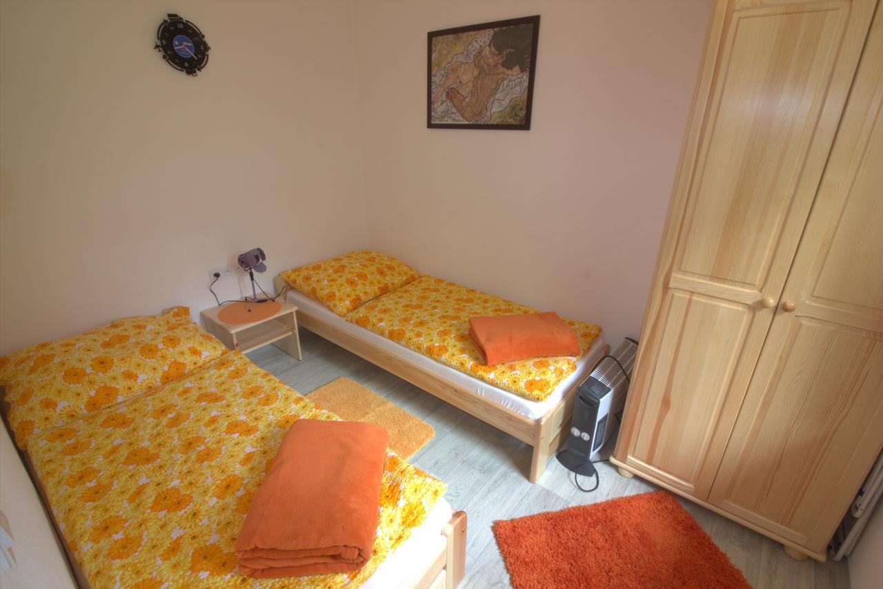 Lodge Orange House *