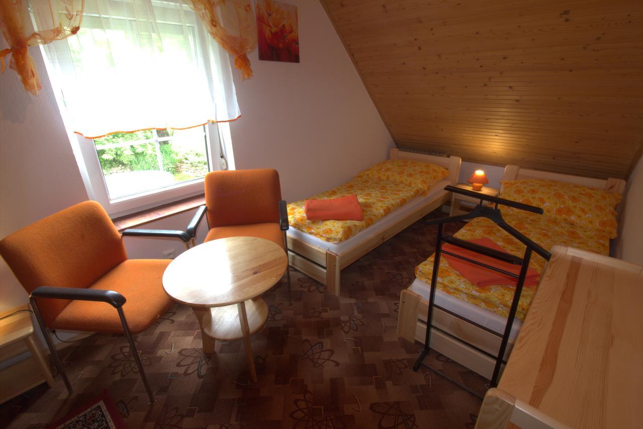 Orange House * Kladenske Rovne