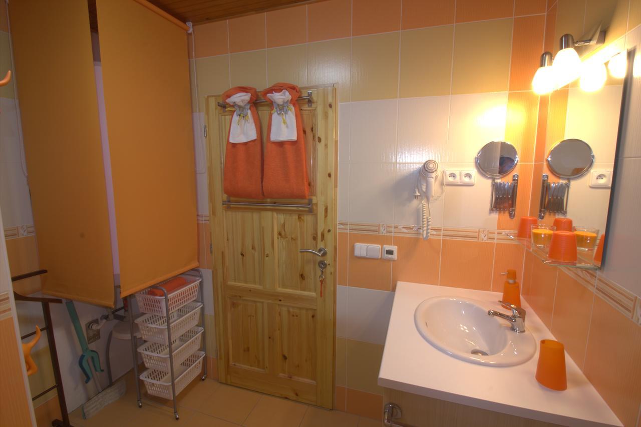 Orange House Lodge *